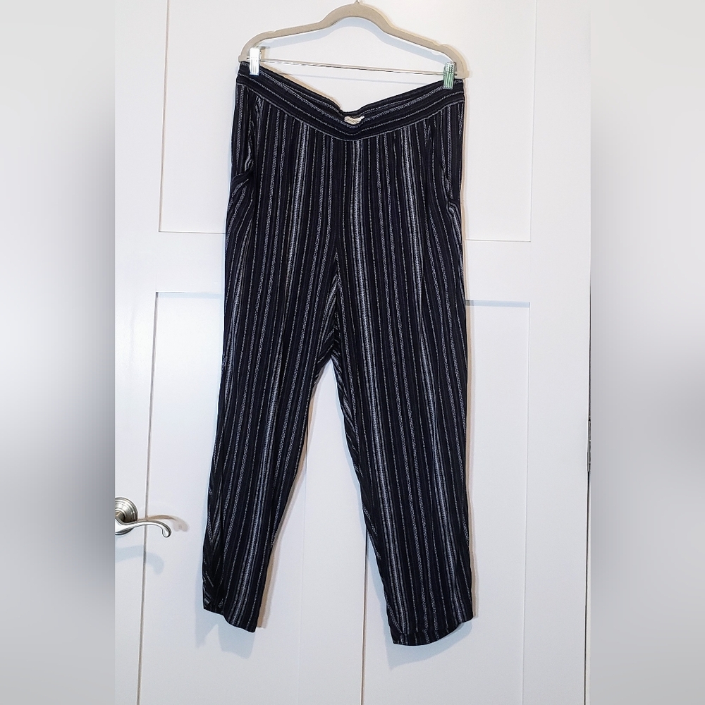 Jessica Simpson Viscose Stretch Waist Pull On Cropped Pants Sz XL Black White